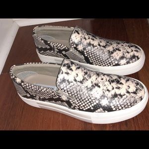 Steve Madden Slip-on reptile print shoes 8